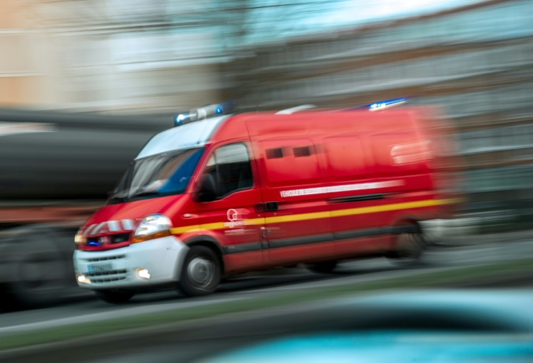 Un collégien de 13 ans est décédé mardi matin dans un feu d'appartement, au dernier étage d'une barre d'immeuble HLM à Saint-Denis-Pierrefitte, en Seine-Saint-Denis, dans lequel un autre enfant a été très grièvement blessé ( AFP / PHILIPPE HUGUEN )