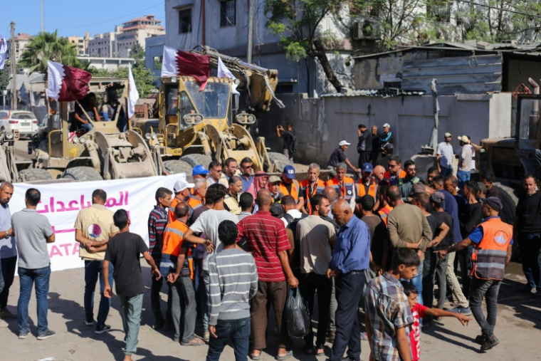 Des bulldozers se préparent à déblayer les ruines à Gaza-ville, le 14 octobre 2025 ( AFP / - )