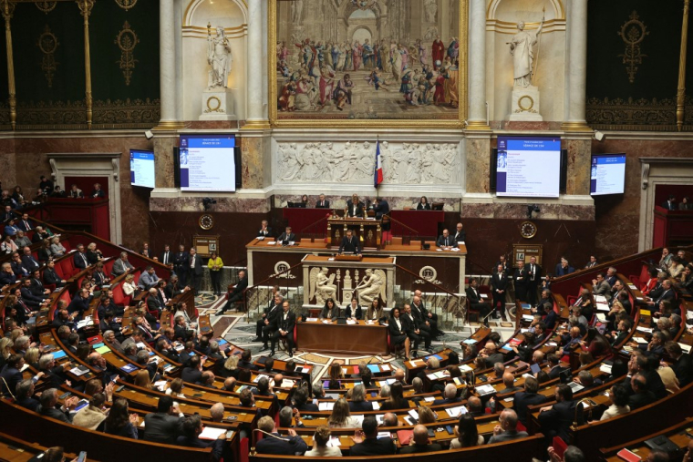 Les débats vont démarrer le 20 octobre en commission des Finances à l'Assemblée, puis vendredi en séance publique, et ils pourraient s'étirer jusqu'au 23 novembre avant leur transmission au Sénat (illustration) ( AFP / THOMAS SAMSON )