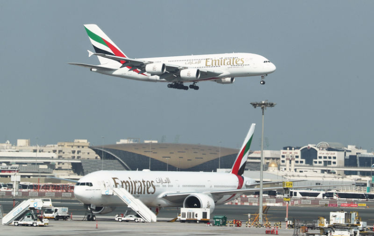 LE BÉNÉFICE D'EMIRATES À UN PLUS BAS DE 10 ANS