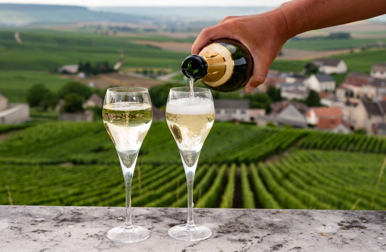 Le prix du champagne a augmenté d'environ 40% depuis 2022. (crédit : Adobe Stock)
