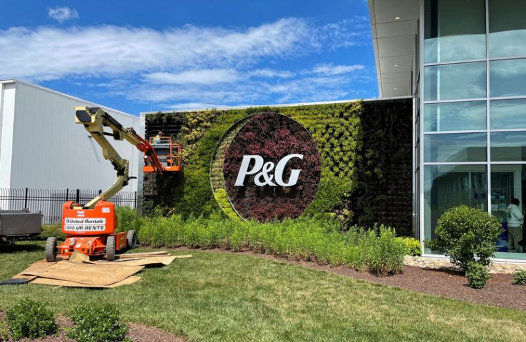 Le logo de Procter & Gamble à l'entrée de son usine de Tabler Station, aux Etats-Unis
