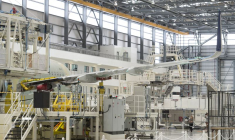 Un Airbus A321 est assemblé dans le hangar de la chaîne d'assemblage final du site de fabrication d'Airbus aux États-Unis, à Mobile