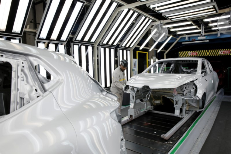 RENAULT: S&P RELÈVE SA NOTE DE CRÉDIT DE "BBB-" À "BBB"