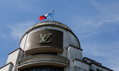 Magasin de luxe Louis Vuitton sur les Champs-Elysées à Paris