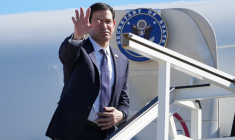 Le secrétaire d'Etat américain Marco Rubio à l'aéroport de Lisbonne, le 8 octobre 2026 au Portugal ( POOL / Mark Schiefelbein )