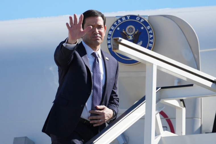 Le secrétaire d'Etat américain Marco Rubio à l'aéroport de Lisbonne, le 8 octobre 2026 au Portugal ( POOL / Mark Schiefelbein )
