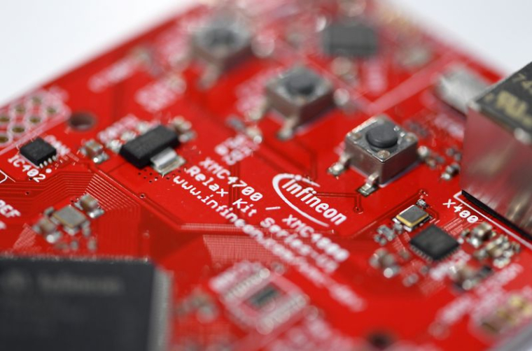 INFINEON RELÈVE SES PRÉVISIONS POUR 2022 FACE À LA FORTE DEMANDE