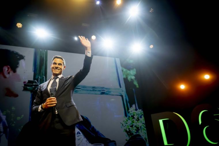 Le leader du parti D66 Rob Jetten célèbre le résultat des législatives au siège de la formation à Leiden le 29 octobre 2025  ( ANP / Robin Utrecht )