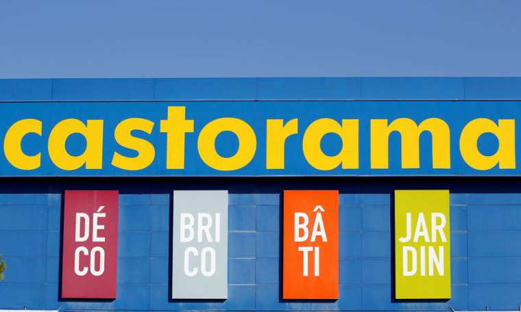 Le logo de Castorama, dont le propriétaire est Kingfisher, photographié à Mérignac près de Bordeaux