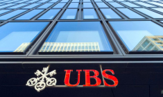 PHOTO D'ARCHIVES : Le logo de la banque suisse UBS est visible à Zurich.