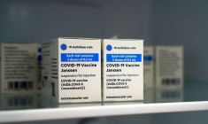 CORONAVIRUS/FRANCE: QUELQUES MILLIERS DE DOSES DU VACCIN J&J ADMINISTRÉES JUSQU'À PRÉSENT, INDIQUE LE MINISTÈRE