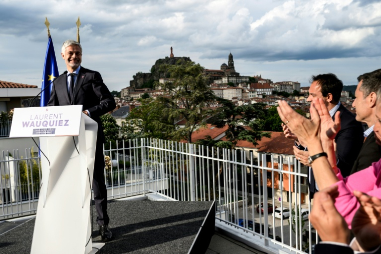 Le président du groupe parlementaire Droite Républicaine, Laurent Wauquiez réagit à la suite des résultats de l'élection à la présidence de LR au Puy-en-Velay, le 18 mai 2025 ( AFP / JEAN-PHILIPPE KSIAZEK )