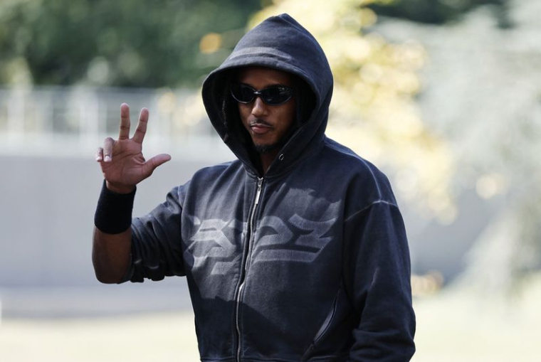 Le Français Jules Kounde arrive avant l'entraînement