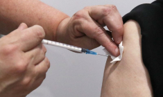 CORONAVIRUS: L'UNIVERSITÉ D'OXFORD SUSPEND UN ESSAI DU VACCIN ASTRAZENECA CHEZ LES ENFANTS