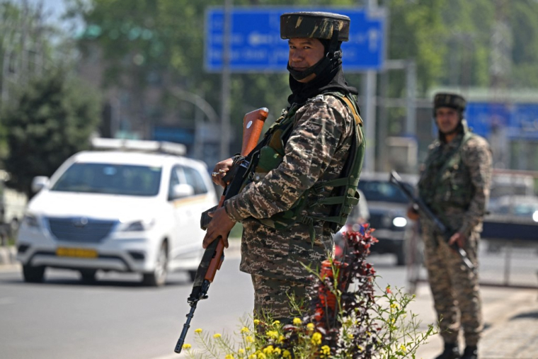 Des paramilitaires indiens à Srinagar, en Inde, le 30 avril 2025. ( AFP / TAUSEEF MUSTAFA )
