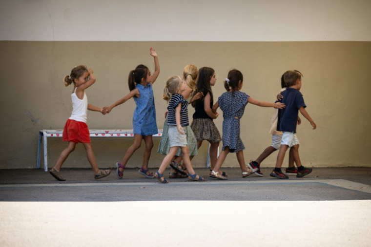 Conçu pour répondre à la crise de l'aide sociale à l'enfance, le projet de loi de protection des enfants a été remanié après plusieurs affaires récentes de violences sur mineurs ( AFP / CLEMENT MAHOUDEAU )