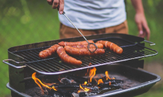 Un barbecue doit-il être intégré dans le prix de vente d'un bien immobilier ? ( Crédits : Pixabay)