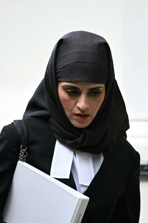 Shaheed Fatima, l'avocate du prince Harry, quitte la Haute Cour de justice à Londres, le 8 avril 2025 ( AFP / JUSTIN TALLIS )