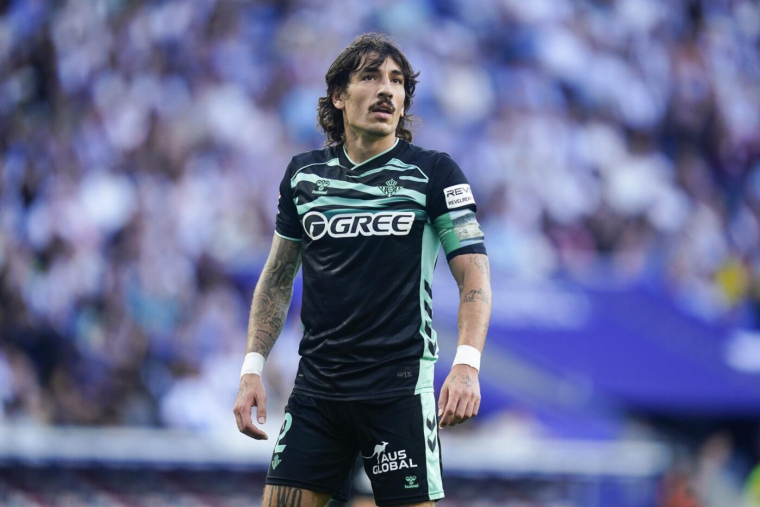 Hector Bellerín déplore le silence des footballeurs sur la situation à Gaza