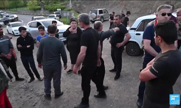 Des Arméniens bloquent des routes pour protester contre le transfert de terres à l'Azerbaïdjan