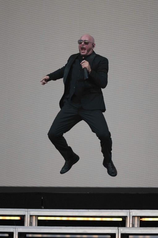 Le rappeur américain Pitbull en concert, le 10 juillet 2026 à Londres  ( AFP / CARLOS JASSO )