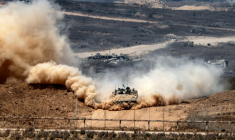 Un char israélien le long de la frontière avec la bande de Gaza, le 5 août 2025 ( AFP / Jack GUEZ )
