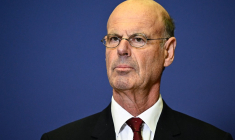 Eric Lombard, à Paris, le 23 décembre 2024 ( AFP / JULIEN DE ROSA )