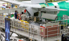 Photo d'archives d'employés dans une usine d'avions à Renton, Washington, États-Unis