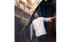 Jean Imbert prend les commandes des cuisines du Venice-Simplon-Orient-Express. crédit photo : Capture d’écran Instagram @jeanimbert