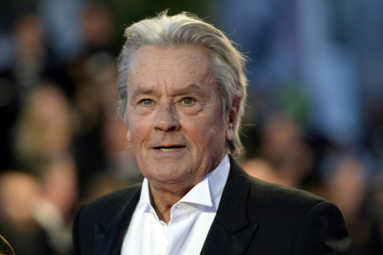 Alain Delon le 25 mai 2013 au festival de Cannes, dans les Alpes-Maritimes ( AFP / Anne-Christine POUJOULAT )