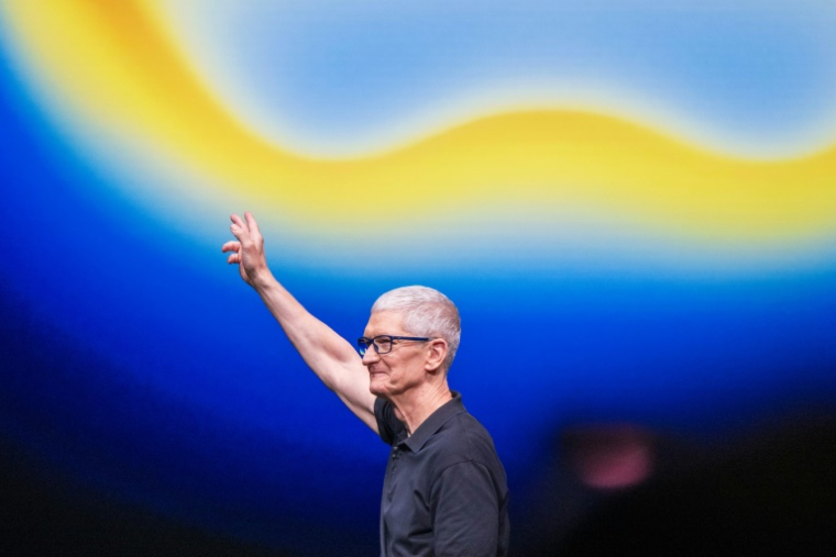 Le PDG d'Apple, Tim Cook, lors de l'événement "Awe-Dropping" au Steve Jobs Theater ,sur le campus d'Apple Park à Cupertino, en Californie, le 9 septembre 2025 ( AFP / Nic Coury )