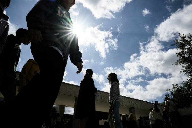Des collégiens à Lorient le 5 septembre 2024 ( AFP / LOIC VENANCE )