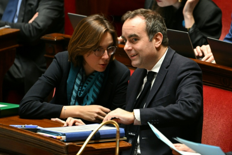 Le Premier ministre Sébastien Lecornu et la ministre des Comptes publics Amélie de Montchalin le 3 décembre 2025 , à l'Assemblée nationale ( AFP / Bertrand GUAY )