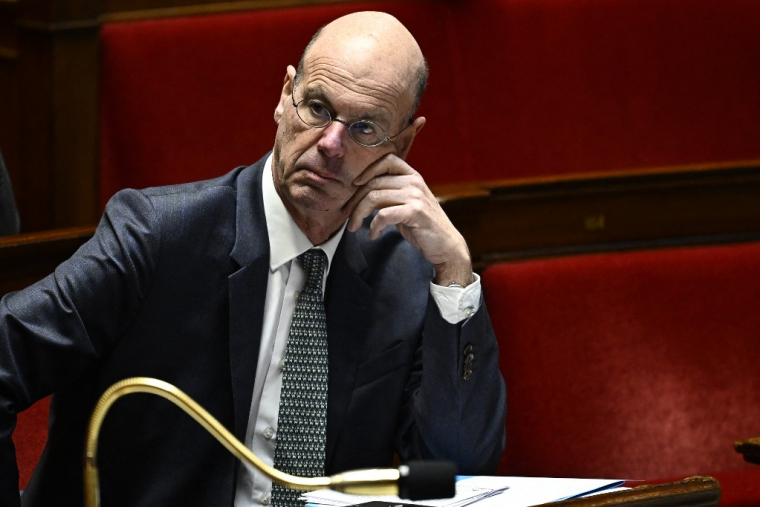 Éric Lombard à Paris, le 5 février 2025. ( AFP / JULIEN DE ROSA )