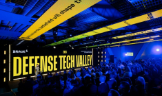 Photographie prise le 16 septembre 2025, et publiée le 19 septembre 2025, montrant des participants à un salon dédié aux technologies militaires à Lviv, en Ukraine ( Brave1 / Handout )