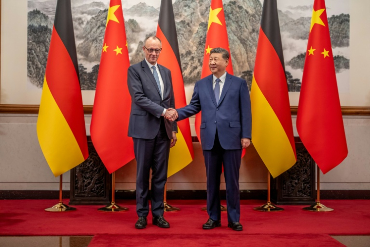Le chancelier allemand Friedrich Merz et le président chinois Xi Jinping à Pékin, le 25 février 2026 ( POOL / Michael Kappeler )
