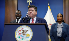 Le gouverneur de l'Illinois, JB Pritzker, lors d'une conférence de presse à Chicago le 2 septembre 2025 ( AFP / KAMIL KRZACZYNSKI )