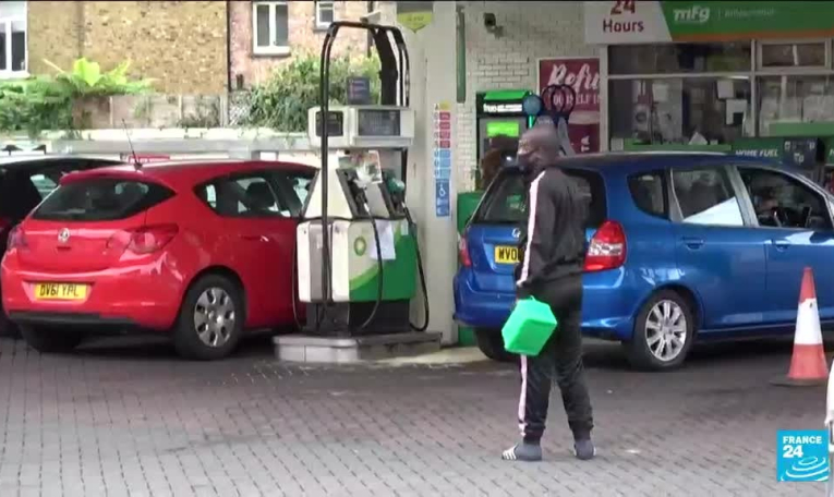 Royaume-Uni : des militaires à la rescousse face aux pénuries d'essence