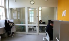 Des usagers dans la salle d'injection supervisée de drogues Argos dont s'occupe l'association Ithaque à Strasbourg, le 4 juin 2025 dans le Bas-Rhin ( AFP / FREDERICK FLORIN )