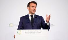 Emmanuel Macron s'exprime à l'issue du sommet du nouveau pacte financier mondial à Paris