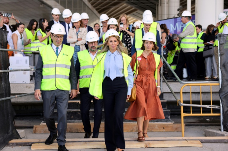 Le ministre français du Travail Jean-Pierre Farandou avec son homologue espagnole Yolanda Diaz et la leader de la CGT Sophie Binet lors de son déplacement en Espagne, mercredi 9 septembre 2026 ( AFP / Thomas COEX )