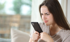 Si le téléphone a longtemps été l’objet emblématique de la parole, il est aujourd’hui de moins en moins utilisé… pour téléphoner. (crédit: Adobe Stock)