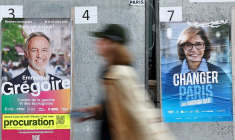 PHOTO DE FICHIER : Affiches des candidats à la mairie de Paris Emmanuel Grégoire et Rachida Dati