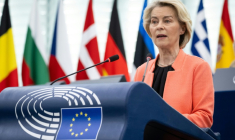 La présidente de la Commission européenne, Ursula von der Leyen, lors d'une session plénière au Parlement européen, le 20 mai 2026 à Strasbourg, dans le Bas-Rhin ( AFP / SEBASTIEN BOZON )