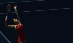 Caroline Garcia au service face à Iga Swiatek lors de la quatrième journée de l'Open de Miami