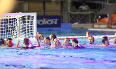 Un match amateur argentin disputé sur un terrain de water-polo