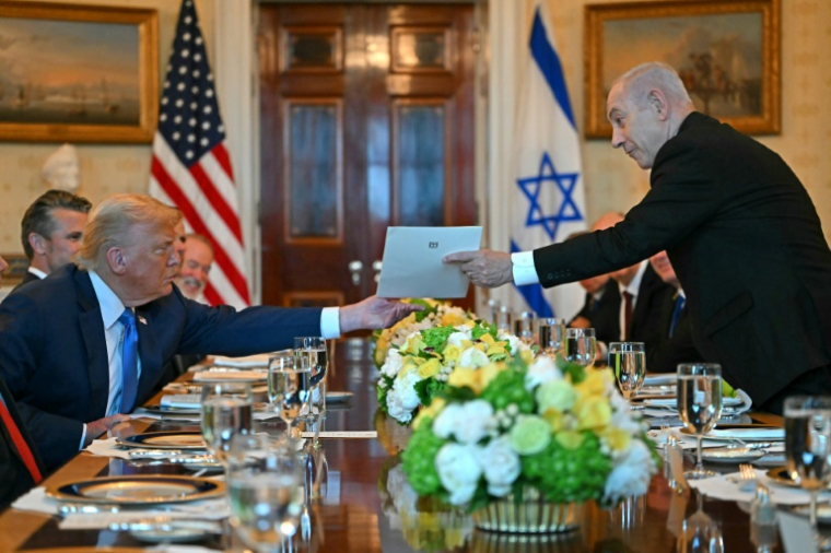 Benjamin Netanyahu et Donald Trump à la Maison Blanche à Washington, le 7 juillet 2025 ( AFP / ANDREW CABALLERO-REYNOLDS )