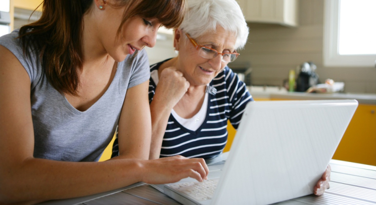 Chaque grand-parent peut donner deux fois 31.865 euros sans droits tous les 15 ans. (© Phovoir)