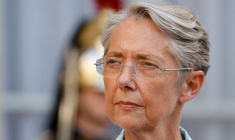 FRANCE: LE PEN VOIT EN BORNE UN "MACRON BIS"